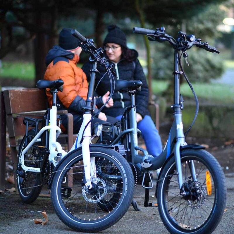 Bicicletta elettrica urbana pieghevole con motore centrale